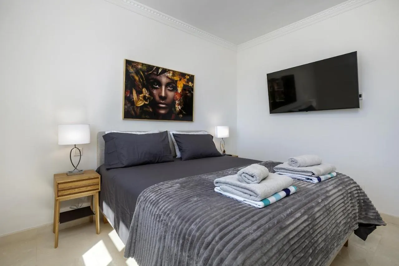Villa La Perla Marbella 0*,