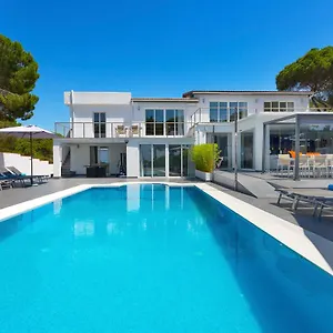 Villa Siempre Domingo, Marbella